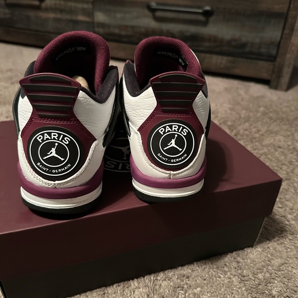 Big kids size 6 Jordan retro 4 PSG - Picture 2 of 5